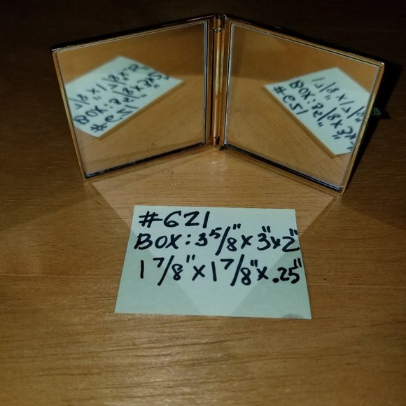 ✅620ZA NEW Villager Liz Claiborne Green enameled double-sided mirror compact bow - Picture 3 of 3